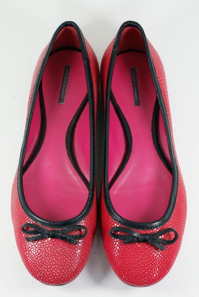 Ballerinas made of stingray leather red