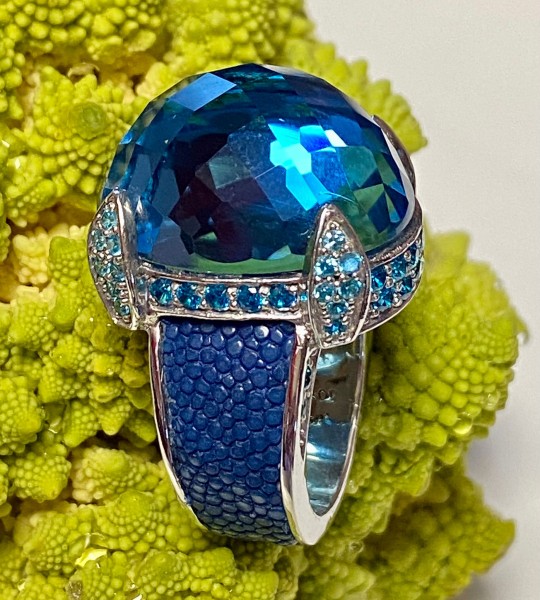 Manhattan - Ring Sterling Silver Swiss Topaz faceted with stingray leather royalblue @a-cuckoo-moment...