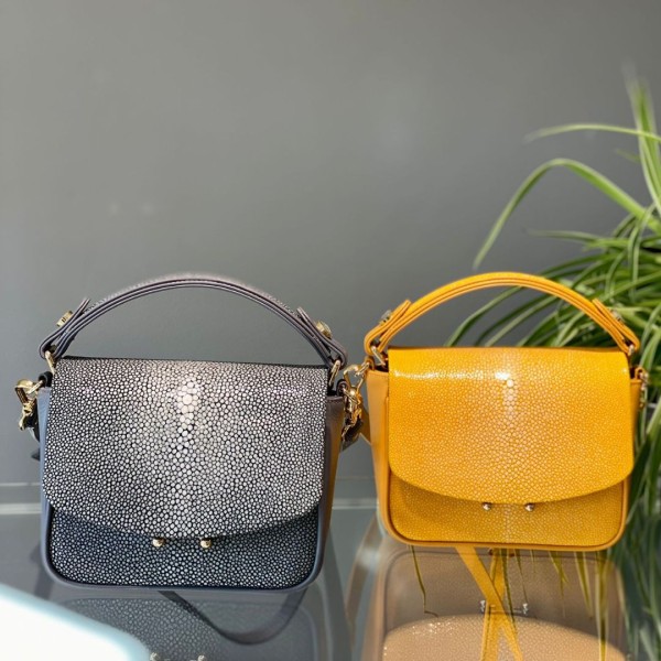Crossbody bag GIGI in stingray leather sun and grey from the front @a-cuckoo-moment
