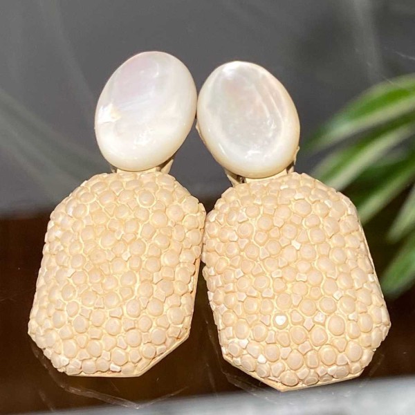 Grace - Stingray leather earrings beige with mother-of-pearl @a-cuckoo-moment.